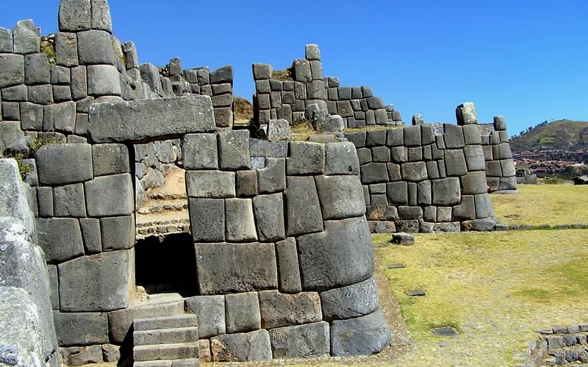 Sacsayhuaman-Fortress